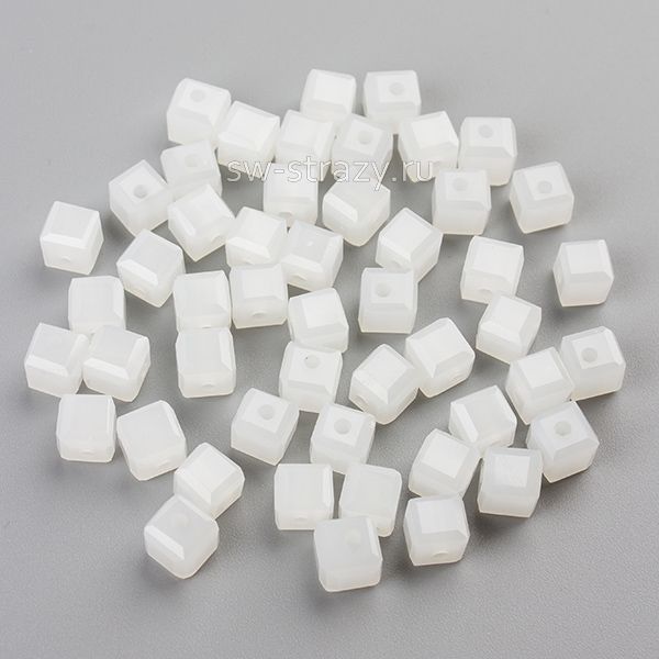 Бусины-кубики 6 мм белый